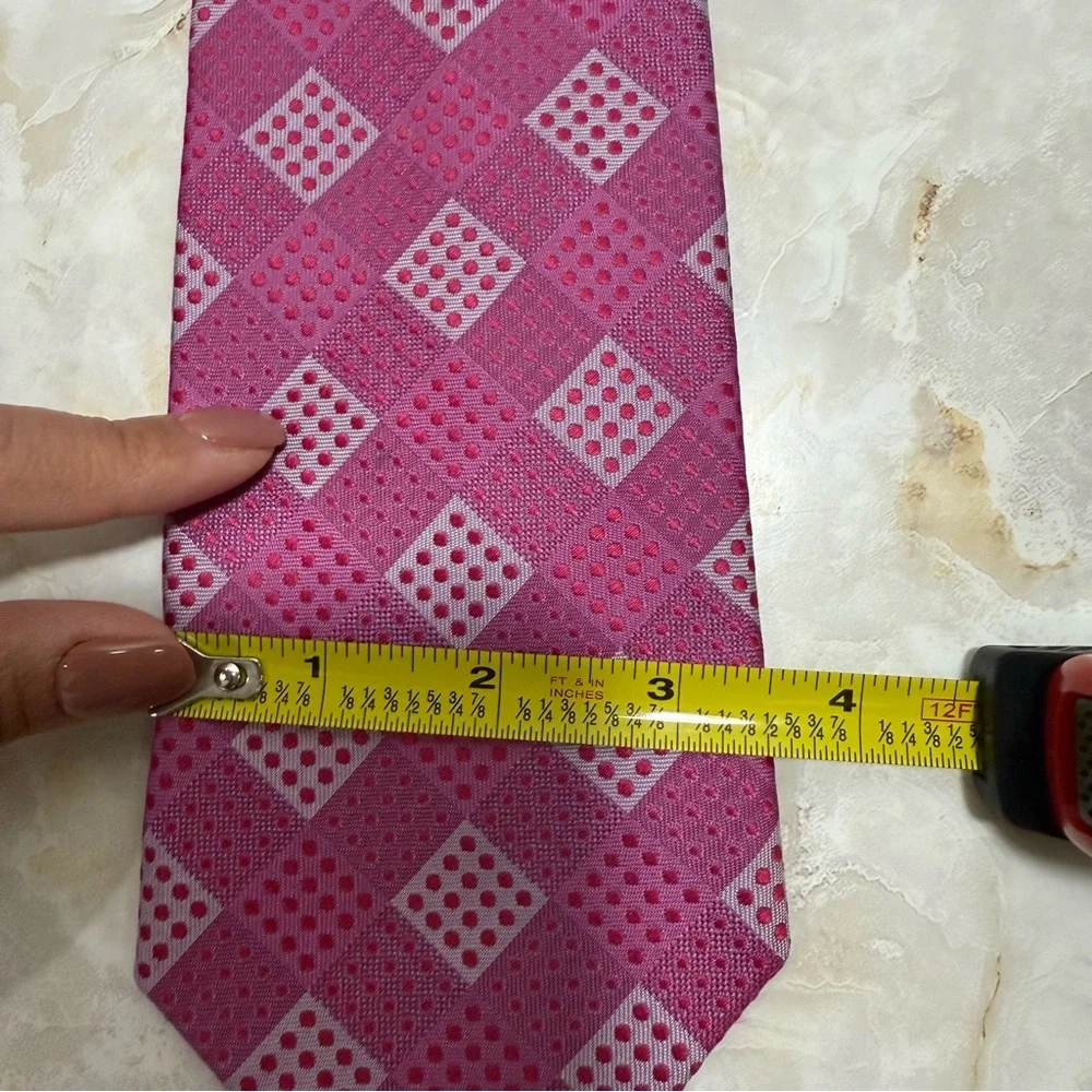 NWOT Holland & Sherry‎ London Men's Silk Printed Shape Tie Pink 3 1/2